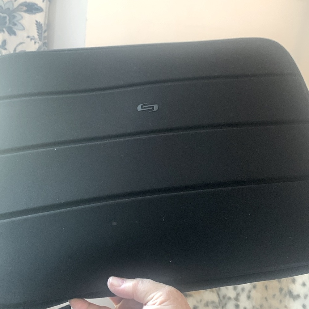NWOT SOLO Laptop cover. 17”x13”